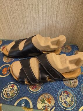 Taos Footwear Black Leather Women's Slide Sandals